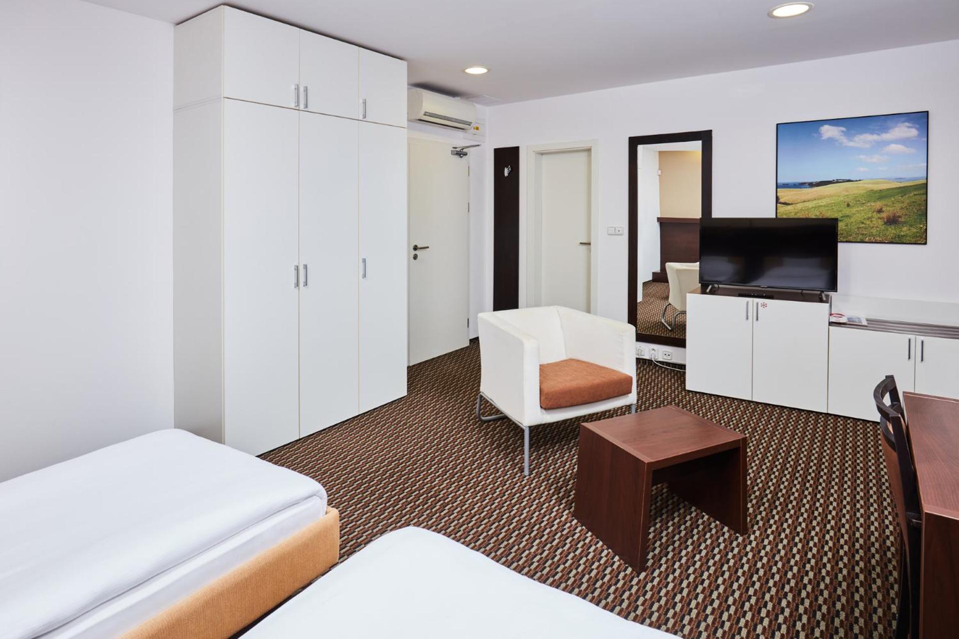 Hotel Rottal Otrokovice Ngoại thất bức ảnh