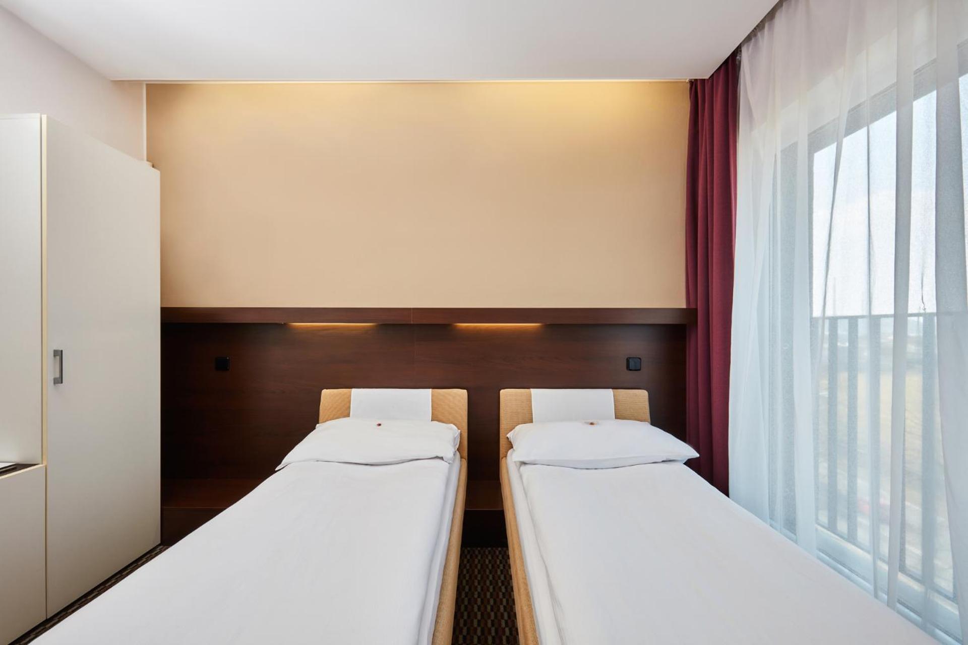 Hotel Rottal Otrokovice Ngoại thất bức ảnh