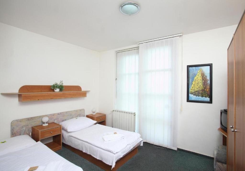 Hotel Rottal Otrokovice Ngoại thất bức ảnh